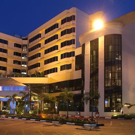 Chon Inter Hotel Чонбури Экстерьер фото