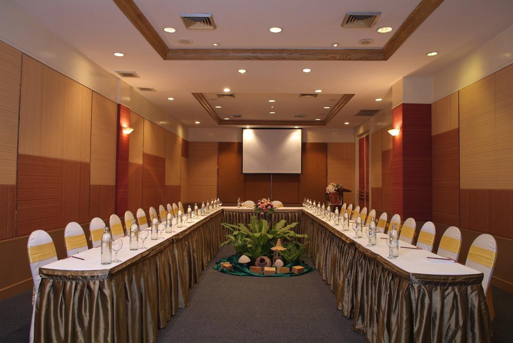 Chon Inter Hotel Чонбури Экстерьер фото
