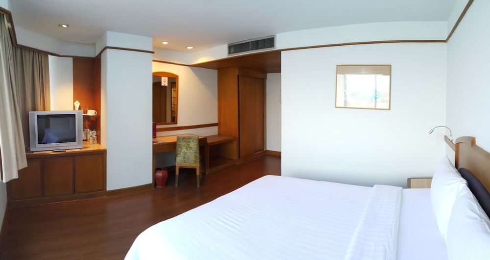 Chon Inter Hotel Чонбури Экстерьер фото