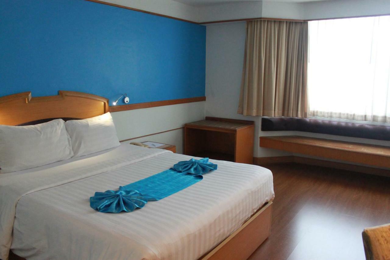 Chon Inter Hotel Чонбури Экстерьер фото